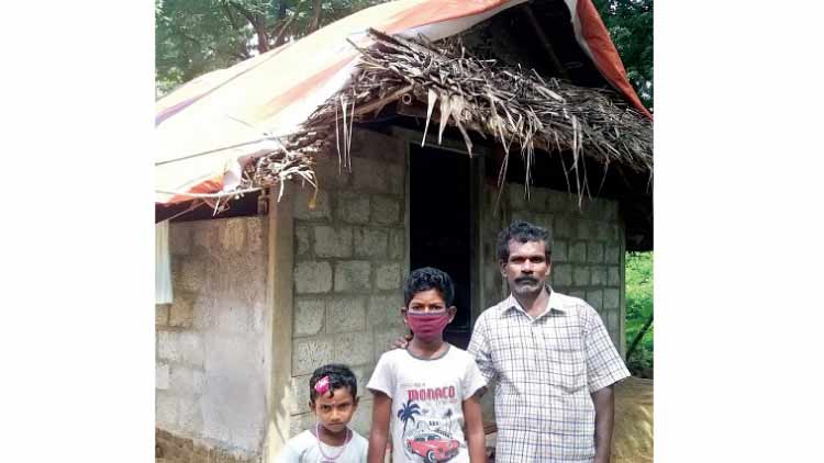 ഓ​ൺ​ലൈ​ൻ പ​ഠ​ന​സൗ​ക​ര്യ​മി​ല്ലാ​തെ വ​ട്ടേ​ക്കാ​ട്ടെ ഓ​ല​ക്കു​ടി​ൽ വി​ദ്യാ​ർ​ഥി​ക​ൾ 