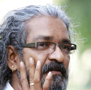 അ​മ്മ​യു​ടെ  വി​ല​ക്കി​ൽ മു​ട​ങ്ങി​യ​ത് എ​െ​ൻ​റ സി​നി​മ  – പ്രി​യ​ന​ന്ദ​ന​ൻ