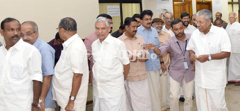 കേരളത്തിൽ ഭരണ, പ്രതിപക്ഷം മറന്നൊരു തെരഞ്ഞെടുപ്പ്.... കേരളത്തിൽ ഭരണ, പ്രതിപക്ഷം മറന്നൊരു തെരഞ്ഞെടുപ്പ്....