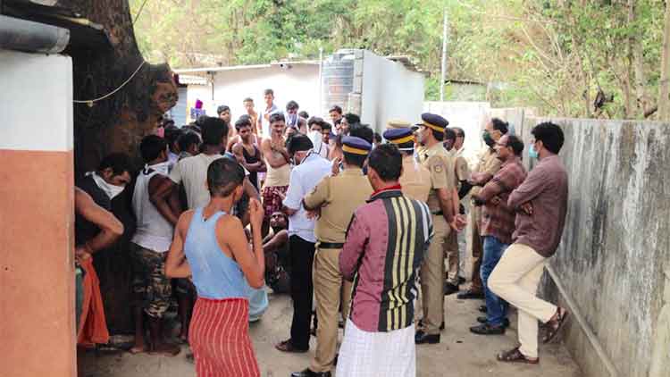 പട്ടാമ്പിയിലും അതിഥിതൊഴിലാളികൾ തെരുവിലിറങ്ങി