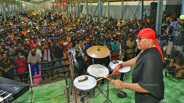 പതിവുതെറ്റിക്കാതെ ശിവമണിയുടെ സംഗീതാർച്ചന