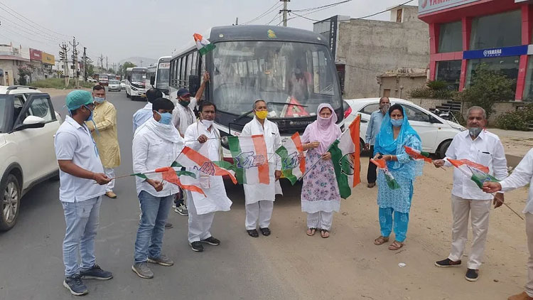 Priyanka-Gandhi-arranges-buses