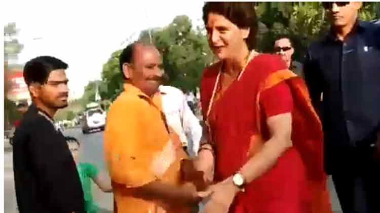 മോദി അനുകൂലികളെ അഭിവാദ്യം ചെയ്ത് പ്രിയങ്ക; വൈറലായി വിഡിയോ