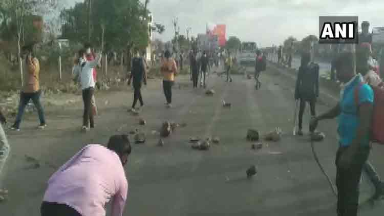 ട്രെയിൻ റദ്ദാക്കി, അതിർത്തി അടച്ചു; ഗുജറാത്തിലും യു.പിയിലും സംഘർഷം