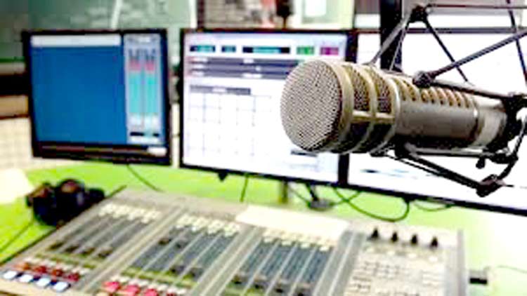 പു​സ്ത​ക​മേ​ള​യി​ൽ മു​ഴു​സ​മ​യ റെ​ക്കോ​ഡി​ങ്​;  ല​ക്ഷ്യം മ​റ്റൊ​രു റെ​ക്കോ​ഡ്