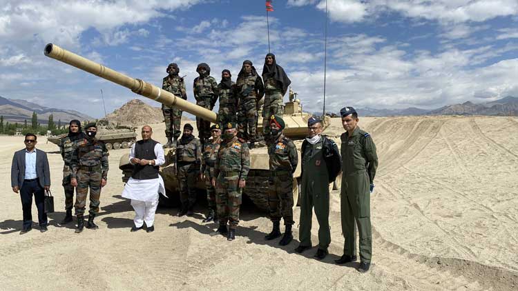 ഒരിഞ്ചു​ ഭൂമിപോലും ഒരു ശക്തിയും കൈയേറില്ല; രാജ്​നാഥ്​ സിങ് ലഡാക്കിൽ 