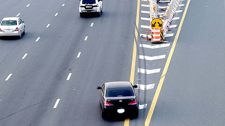 റോ​ഡി​ൽ സി​ഗ്​​ന​ലു​ക​ൾ ന​ൽ​കാ​തി​രി​ക്ക​ല്ലേ,  ജീ​വി​ത​ത്തി​ൽ വ​ലി​യ വി​ല കൊ​ടു​ക്കേ​ണ്ടി വ​രും!