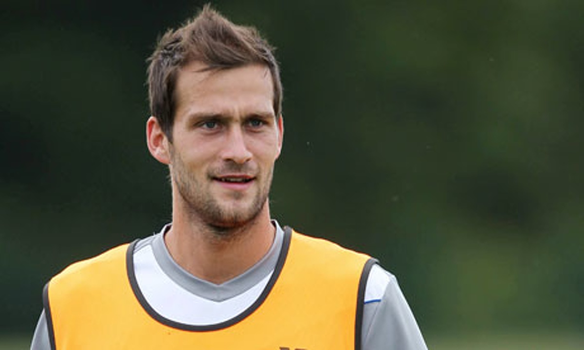 ഇംഗ്ളീഷ് ഡിഫന്‍ഡര്‍ റോജര്‍ ജോണ്‍സണ്‍ പുണെ സിറ്റിയില്‍