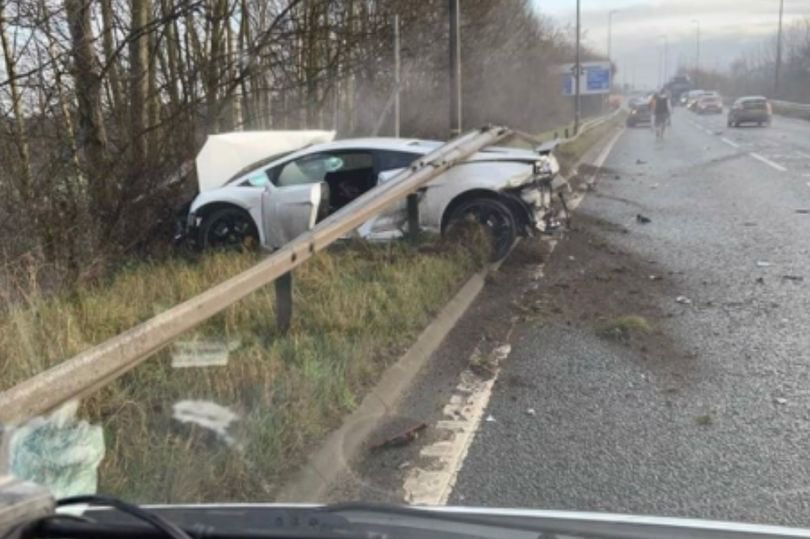 ലം​ബോ​ർ​ഗി​നി ര​ക്ഷ; ​അ​പ​ക​ട​ത്തി​ൽ പോ​റ​ലേ​ൽ​ക്കാ​തെ റൊ​മീ​റോ