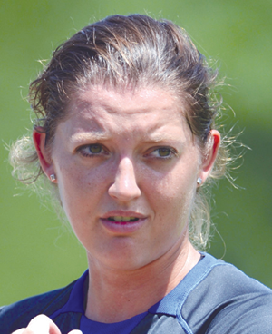 സാറാ ടെയ്‌ലര്‍ ഇന്ന് ബാറ്റ്സ്‘മാന്‍’