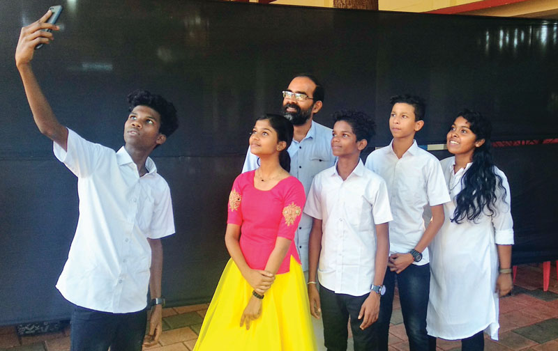 ക​ഥ​യ​ല്ല  ഇൗ ​പ്ര​സം​ഗം  കാ​ടെ​ന്ന വീ​ടി​നെ​ക്കു​റി​ച്ചാ​ണ്​