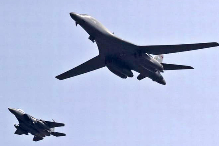 ഉ​ത്ത​ര കൊ​റി​യ​ക്ക്​ താക്കീത്​:  യു.​എ​സ്​ ബോം​ബ​റു​ക​ൾ കൊ​റി​യ​ൻ മുനമ്പിൽ