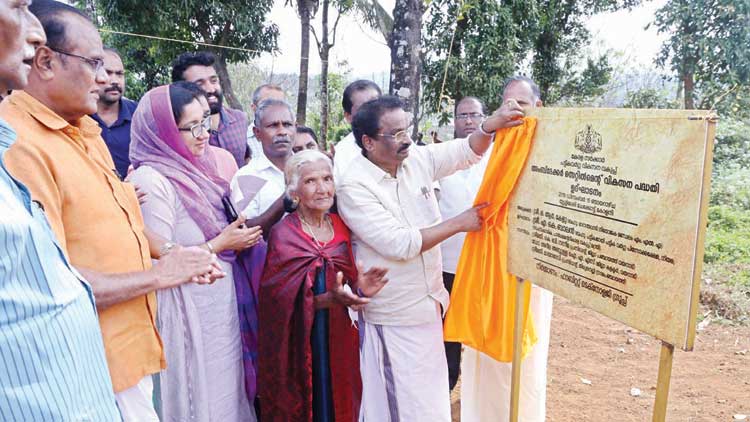 അട്ടപ്പാടി മാതൃകയിൽ അപ്പാരൽ പാർക്ക് വയനാട്ടിലും –മന്ത്രി എ.കെ. ബാലൻ