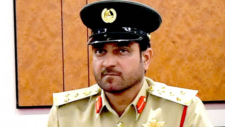 കാറിൽ കുടുങ്ങിയവരെ പൊലീസ്​ രക്ഷിച്ചു