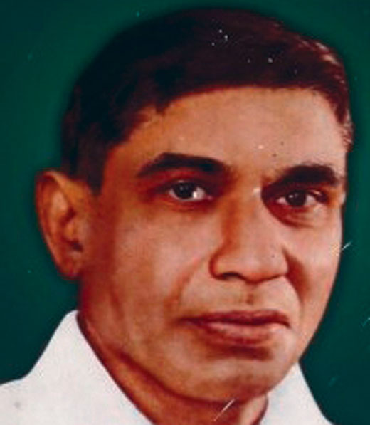 അടിമച്ചങ്ങല സ്വന്തമെന്നവകാശപ്പെടുമ്പോള്‍