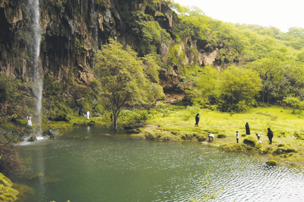 ഖരീഫ് സീസണ്‍ അവസാനിക്കാന്‍  ഒരുമാസം; സഞ്ചാരികള്‍ ഒഴുകുന്നു