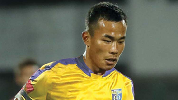 മു​ൻ ഷി​ല്ലോ​ങ് ടീം ​ക്യാ​പ്റ്റ​ൻ ലാൽമുവാൻപുയ കേ​ര​ള ബ്ലാസ്​റ്റേഴ്സിൽ