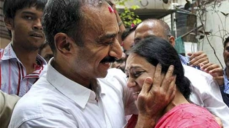 2011ൽ ​സ​ഞ്​​ജീ​വ്​ ഭ​ട്ട്​ പ​റ​ഞ്ഞു:  ‘ഗു​ജ​റാ​ത്ത്​ ക​ലാ​പ​ത്തി​ൽ മോ​ദി​ക്ക്​ പ​ങ്കു​ണ്ട്​’