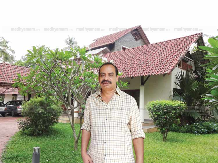 സിനിമ തിരിച്ചുവരും, കഥകളും