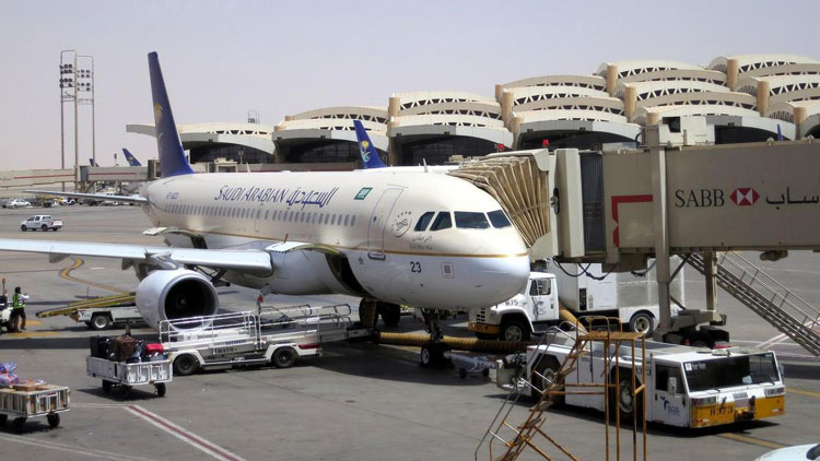 സൗദിയില്‍ ആ​ഭ്യ​ന്ത​ര വി​മാ​ന സ​ർ​വി​സ്​ ഞാ​യ​റാ​ഴ്​​ച: യാ​ത്ര​ക്കാ​ർ​ക്കും വി​മാ​ന ജോ​ലി​ക്കാ​ർ​ക്കും ക​ർ​ശ​ന നി​ബ​ന്ധ​ന​ക​ൾ