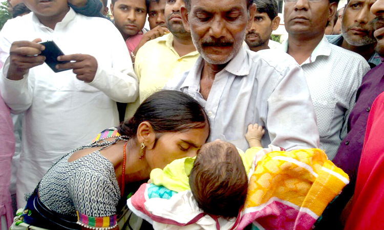 Seen-In-front-of-Gorakhpur-Hospital