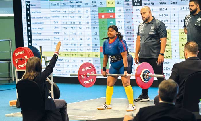 ഉ​പേ​ക്ഷി​ച്ച മാ​താ​പി​താ​ക്ക​ൾ  അ​റി​യു​ക; നി​ങ്ങ​ളു​ടെ മ​ക​ൾ നേ​ടി​യ​ത്​ നാ​ല്​ മെ​ഡ​ൽ