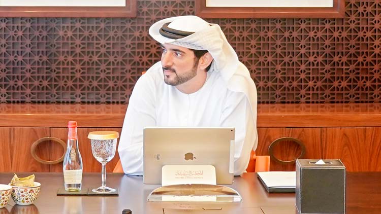 ജീവനക്കാരെ ചേർത്തുപിടിച്ച്​ ദുബൈ