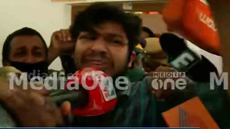 ബന്ധുക്കൾക്ക് മുന്നിൽ പൊട്ടിക്കരഞ്ഞു; തെറ്റ് ചെയ്തിട്ടില്ലെന്ന് ആവർത്തിച്ച് സൂരജ് 