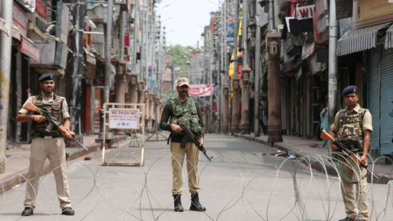 കശ്​മീരിൽ സ്​കൂളുകൾ ഭാഗികമായി തുറന്നു; കുട്ടികൾ ശുഷ്​കം