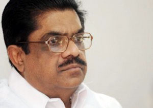 പുന:സംഘടന: സുധീരനെതിരെ ഗ്രൂപ്പുകളുടെ സംയുക്ത നീക്കം