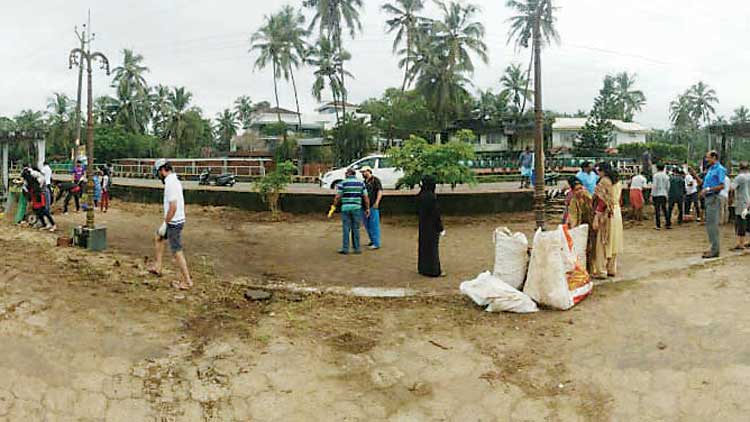 മാലിന്യക്കടൽ കടക്കാൻ കടപ്പുറം