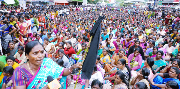 മൂന്നാര്‍ സമരം: മഹിളാ കോണ്‍ഗ്രസ് നേതാക്കളെ  ഇറക്കിവിട്ടു