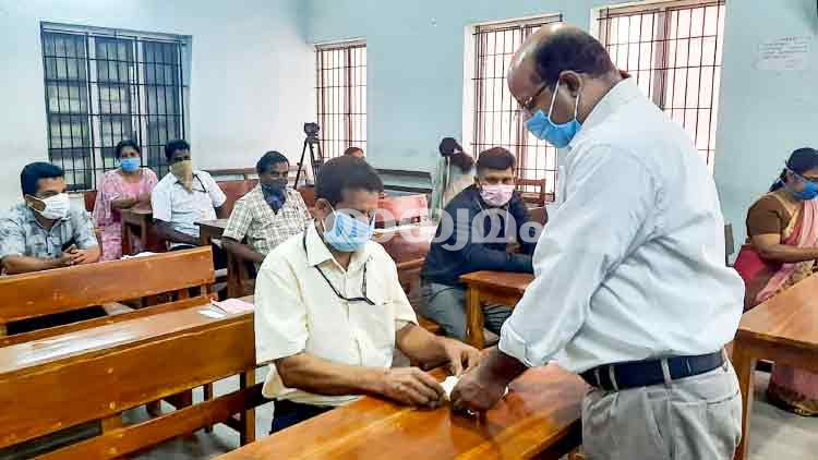 കോവിഡ്​ കാലത്തെ കോടതി മുറിയിലൊരു നോമ്പുകാഴ്​ച