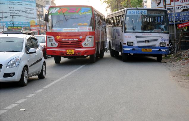 സ്വകാര്യ ബസുകളുമായി മത്സരം വേണ്ട; കെ.എസ്.ആര്‍.ടി.സി ജീവനക്കാര്‍ക്ക് മാനേജ്മെന്‍റിന്‍െറ ഉപദേശം