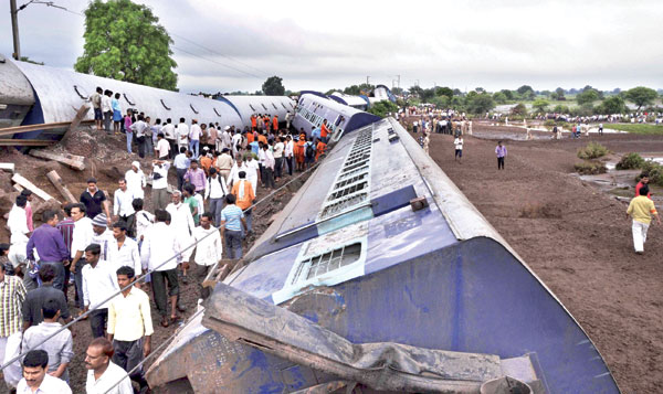 ഹര്‍ദ ട്രെയിന്‍ ദുരന്തം; 29 മരണം