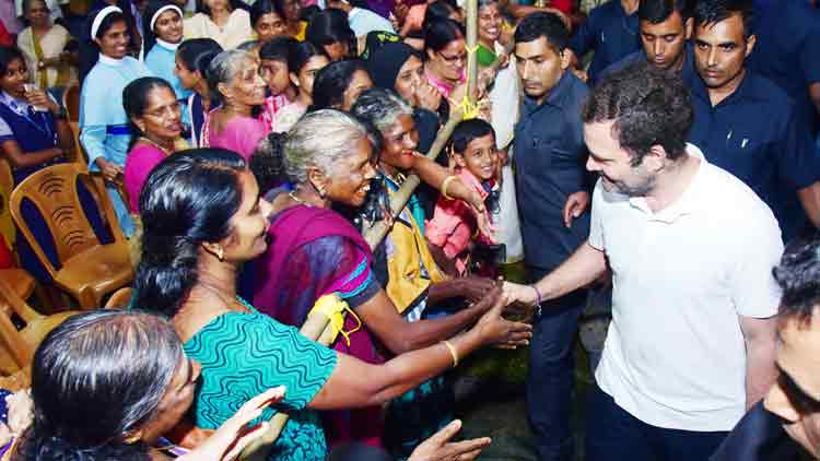 സങ്കടക്കെട്ടുകളഴിച്ച് ദുരിതബാധിതർ