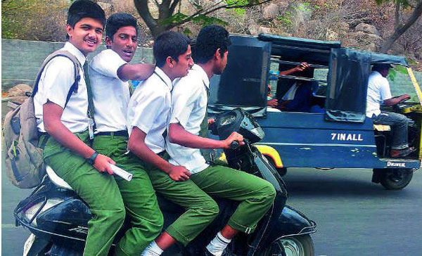 വാഹനലൈസന്‍സിനുള്ള പ്രായപരിധി ഉയര്‍ത്തണമെന്ന് കമ്മീഷന്‍