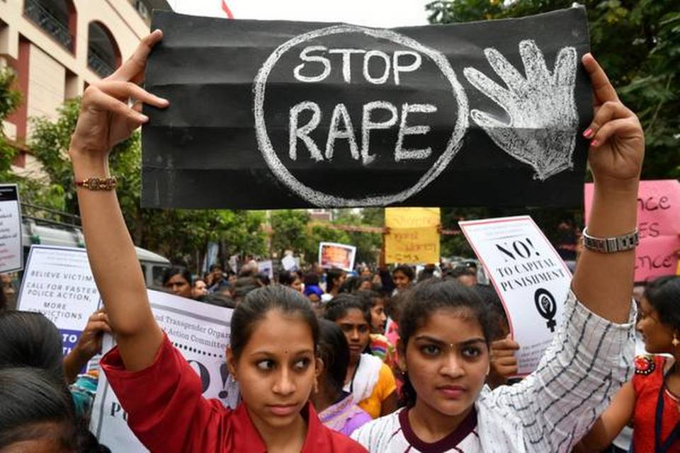 കൊല്ലപ്പെട്ട യുവതിയുടെ സ്വത്വം വെളിപ്പെടുത്തിയ മാധ്യമങ്ങൾക്ക്​ പൊലീസ്​ നോട്ടീസ്​