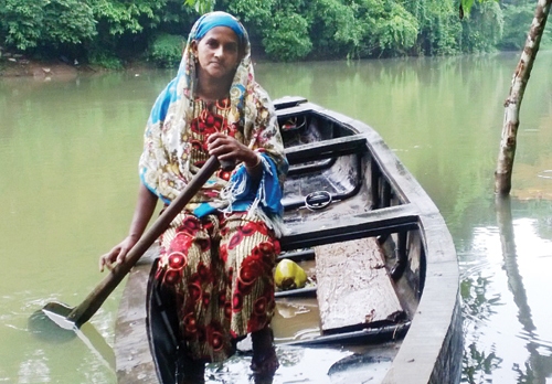 ചിത്തിരത്തോണിയില്‍ അക്കരെ പോകാന്‍...