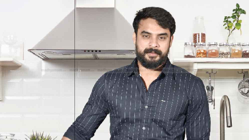 ‘ആണ്‍കേമത്തം വലിയ  തമാശ’