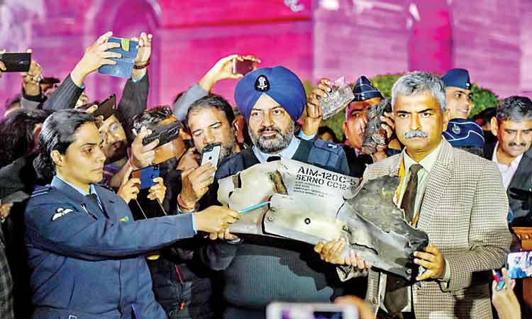 പാകിസ്​താൻ ലക്ഷ്യമിട്ടത്​ സൈനിക കേന്ദ്രങ്ങൾ; തെളിവുമായി ഇന്ത്യ