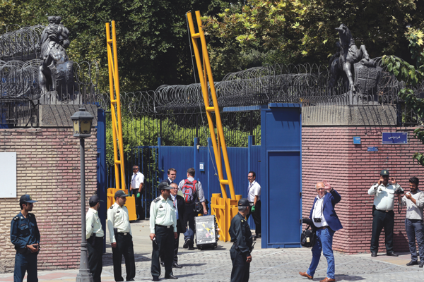 നാലുവര്‍ഷത്തിന് ശേഷം തെഹ്റാനിലെ ബ്രിട്ടീഷ് എംബസി തുറന്നു