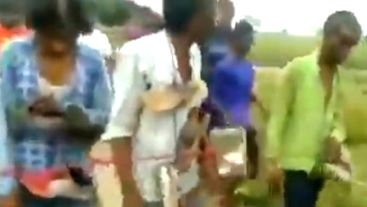 യു.പിയിൽ പിന്നാക്കക്കാരോട്​ ക്രൂരത; കഴുത്തിൽ ചെരിപ്പുമാല, മുടിമുറിക്കൽ, ആൾക്കൂട്ട മർദനം