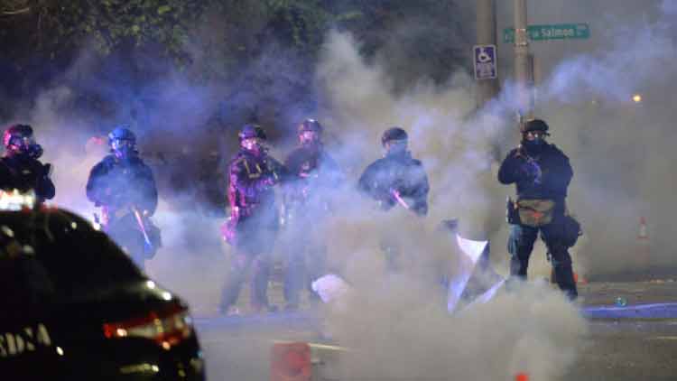 വീണ്ടും കരുത്താർജിച്ച്​ വംശീയവിരുദ്ധ പ്രക്ഷോഭം; പ്രക്ഷോഭകാരികൾ തീവ്രവാദികളെന്ന്​ ട്രംപ്​