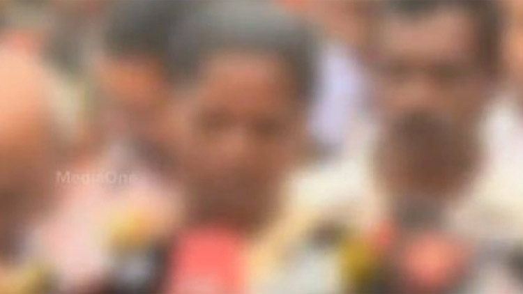 സി.ബി.ഐ അന്വേഷണം ആവശ്യപ്പെട്ട് വാളയാര്‍ സഹോദരിമാരുടെ അമ്മ മുഖ്യമന്ത്രിയെ കണ്ടു