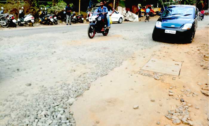 നഗരത്തിലെ​ ബൈപാസുകൾ തകർന്ന്​ യാത്രദുരിതം