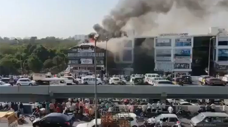 ഗുജറാത്തിൽ കെട്ടിടത്തിന്​ തീപിടിച്ച്​  19 വിദ്യാർഥികൾ മരിച്ചു