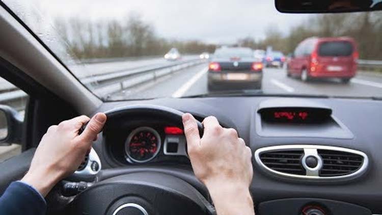 അ​മി​ത​വേ​ഗ​ത്തി​ൽ  വാ​ഹ​ന​മോ​ടി​ക്കു​ന്ന​വ​ർക്ക്​  48 മ​ണി​ക്കൂ​ർ ക​സ്​​റ്റ​ഡി​