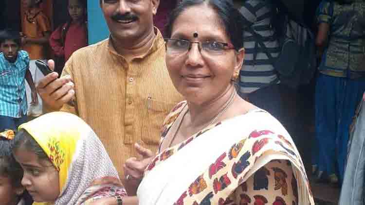 വിരമിച്ച വിവരമൊന്നും ഉഷാദേവി ടീച്ചർ ഓർക്കുന്നേയില്ല....