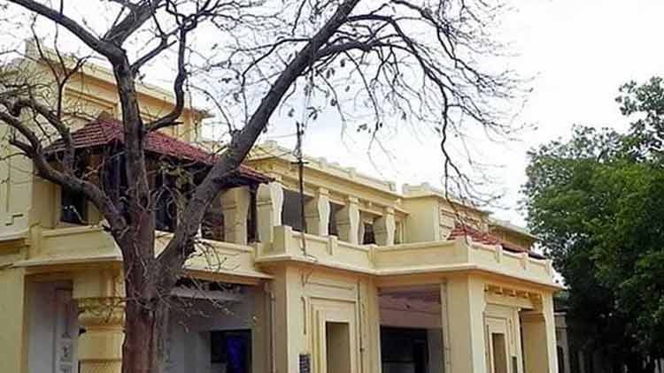 വിശ്വഭാരതി സർവലാശാല കാമ്പസിൽ നവദമ്പതികളെ മരിച്ച നിലയിൽ കണ്ടെത്തി